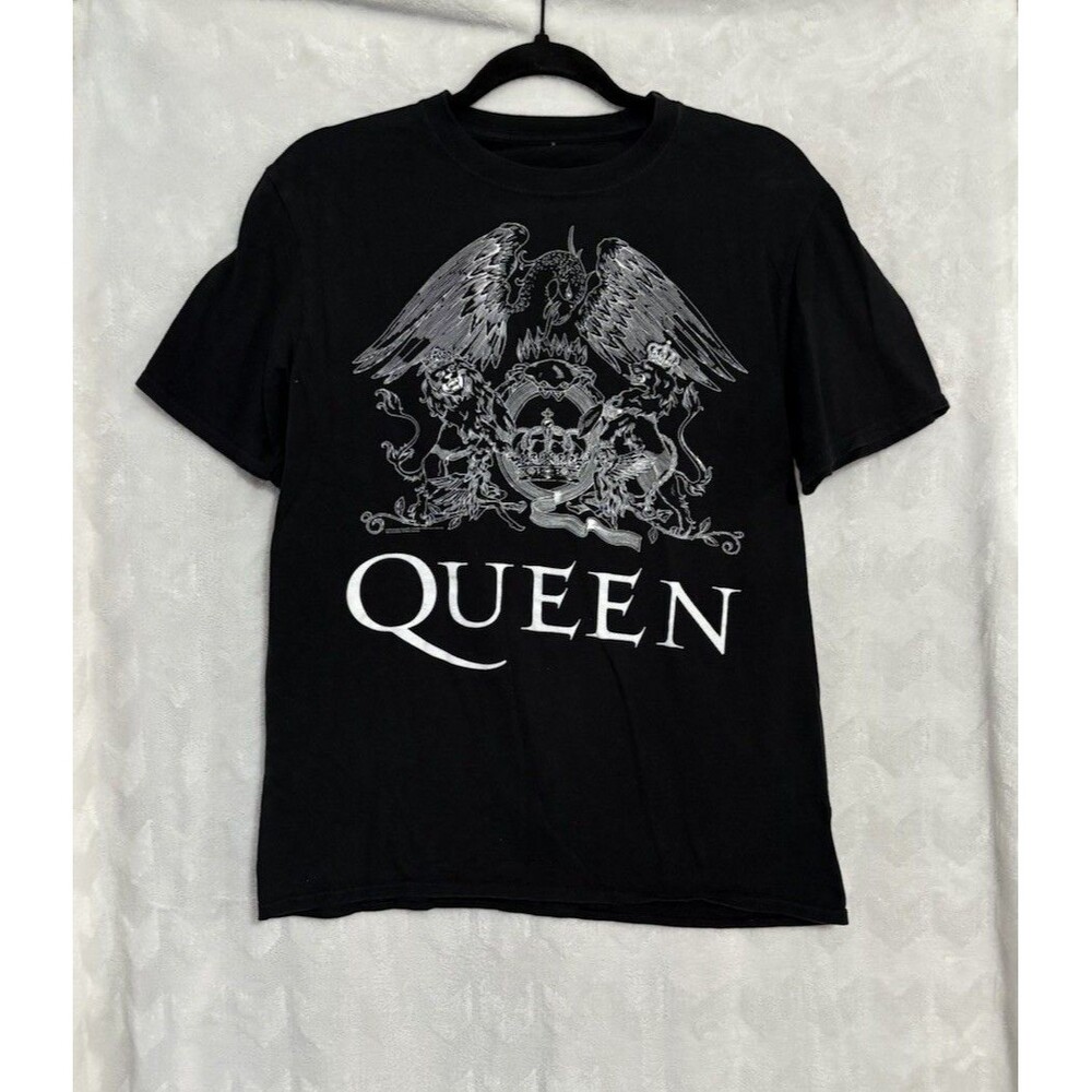 Men’s Queen (Official Merch) T-shirt - Size Medium